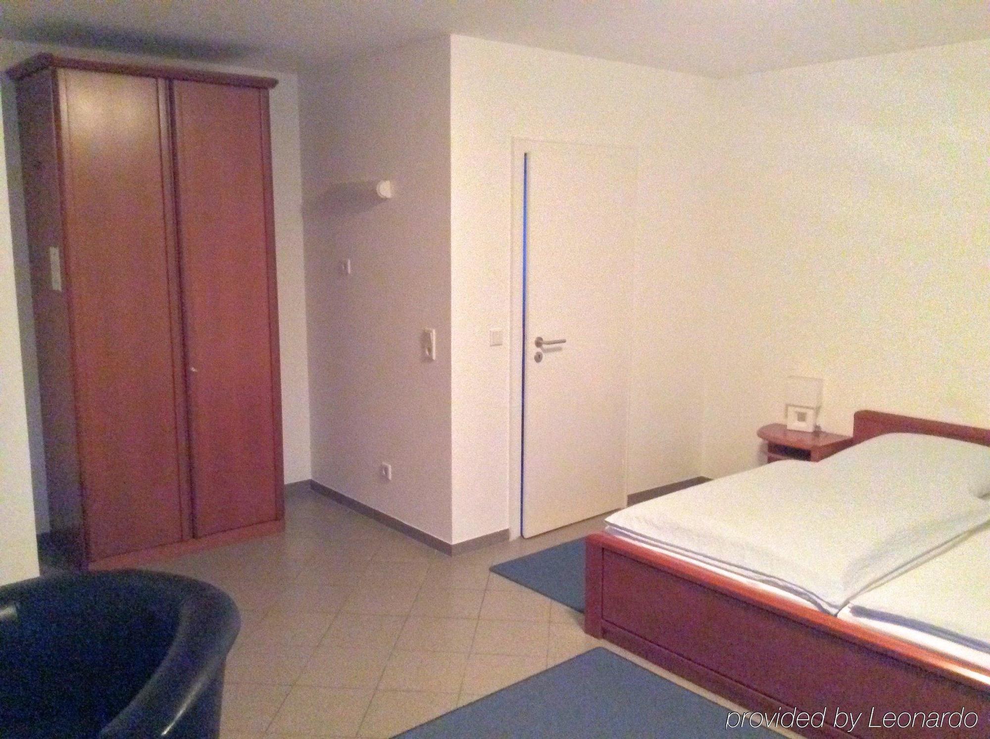 Hotel Alt Buettgen Карст Екстер'єр фото
