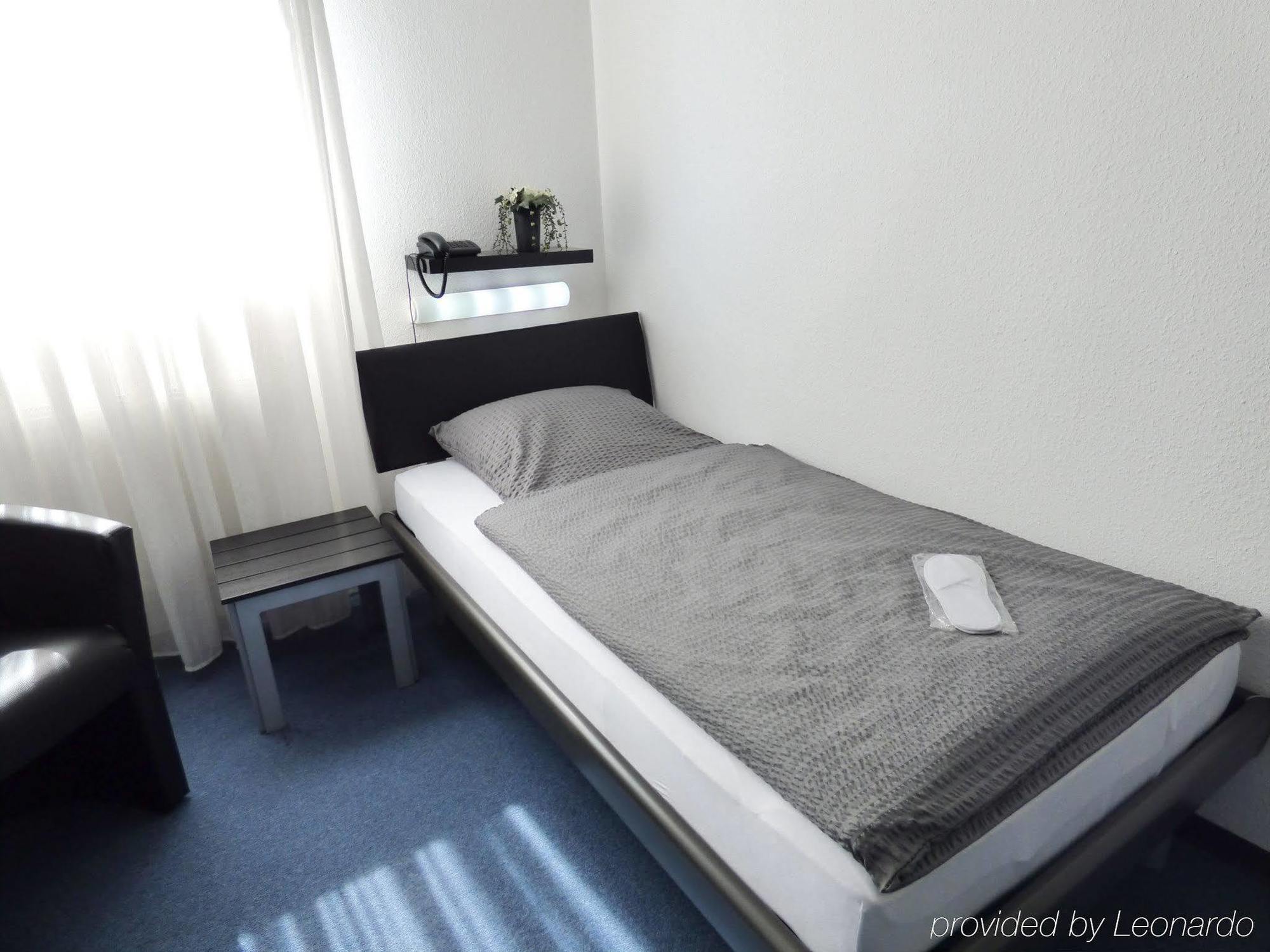 Hotel Alt Buettgen Карст Екстер'єр фото